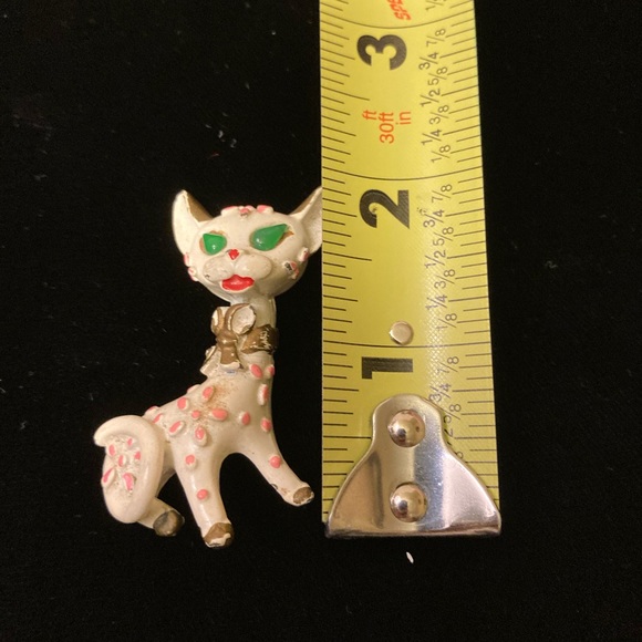 Vintage 1960s Trifari Cat Pin - Green Rhinestone Gem Accents, Pink Spots - Picture 12 of 13